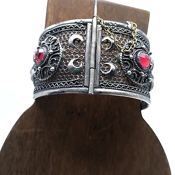 Vintage Silver Wide Filigree Hinged Bangle Bracelet with Red Glass Stones - Picture 7 of 16